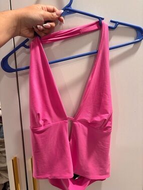 Windsor halter top pink with open back !